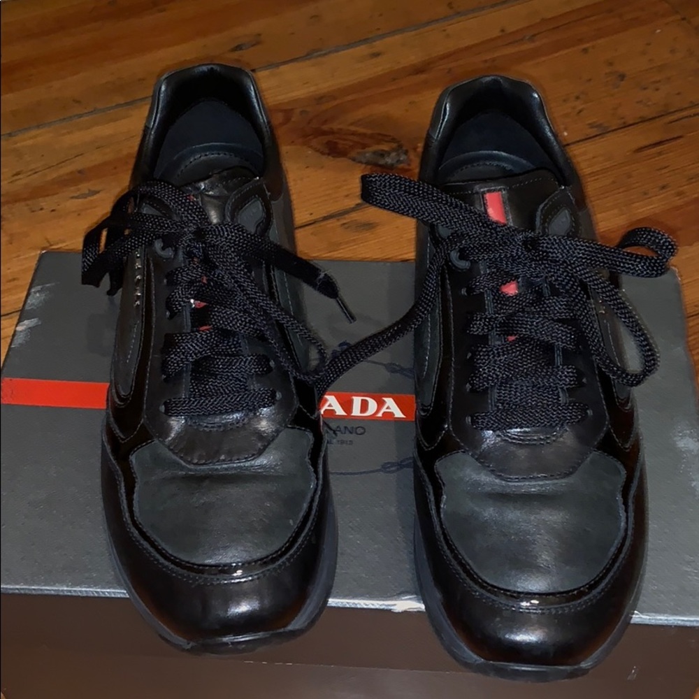 MENS SIZE 7.5 PRADA SHOE